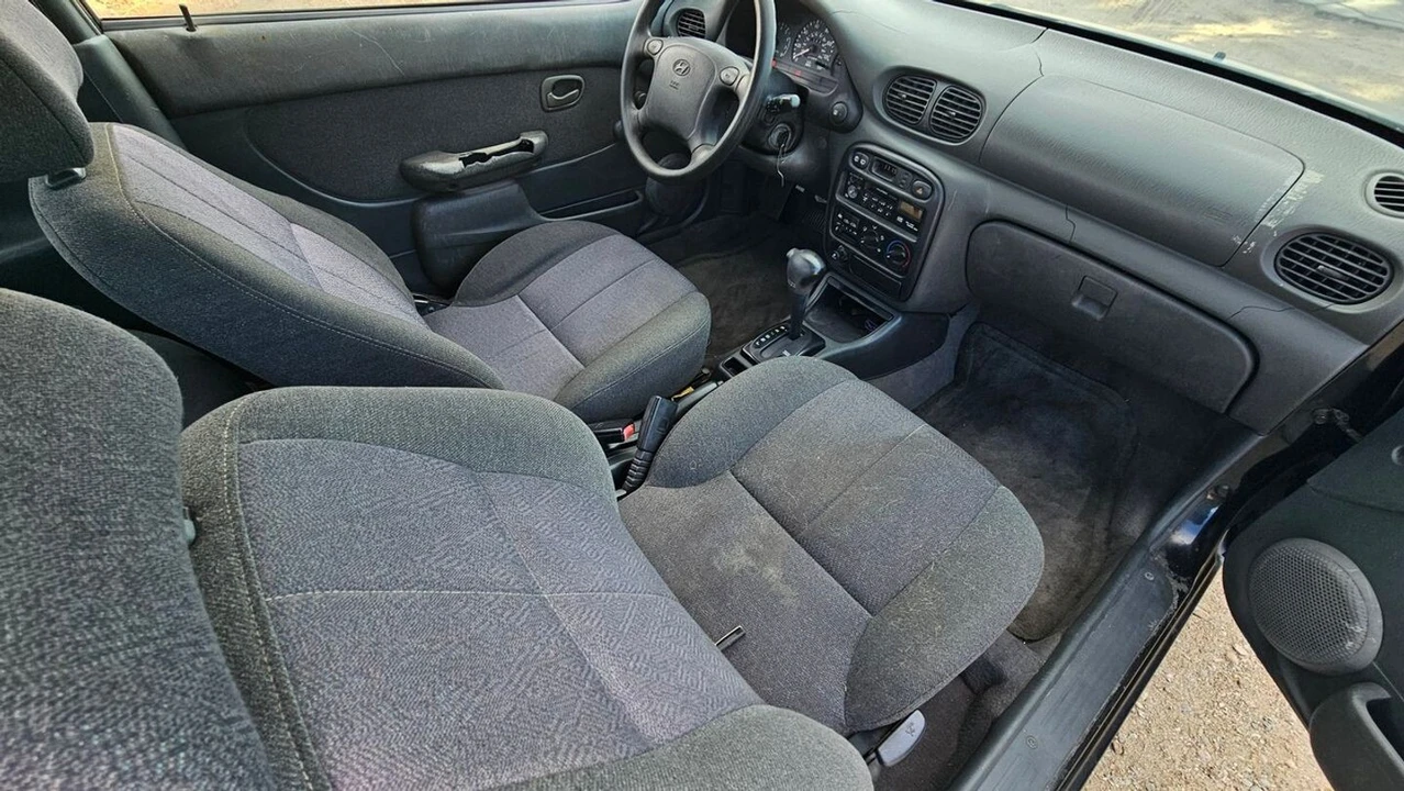 1998 Hyundai Accent - Image 9 of 21