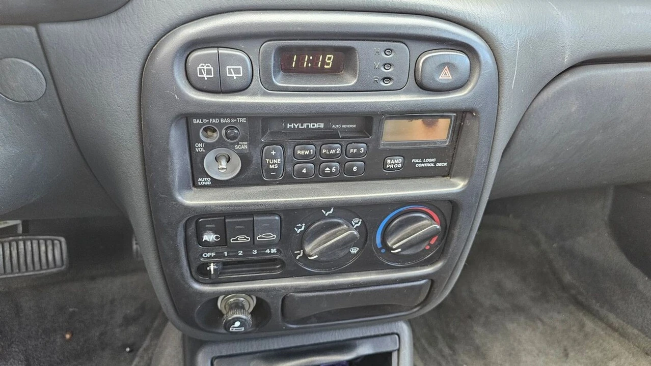 1998 Hyundai Accent - Image 20 of 21