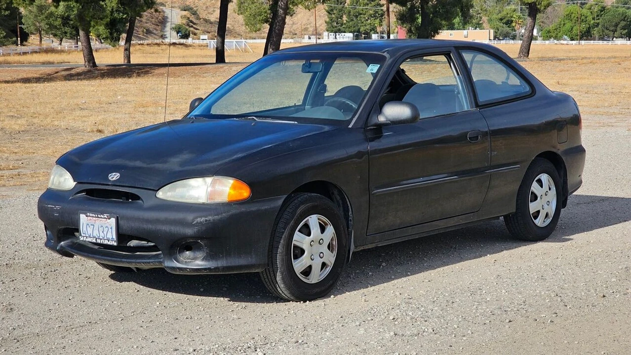 1998 Hyundai Accent - Image 2 of 21