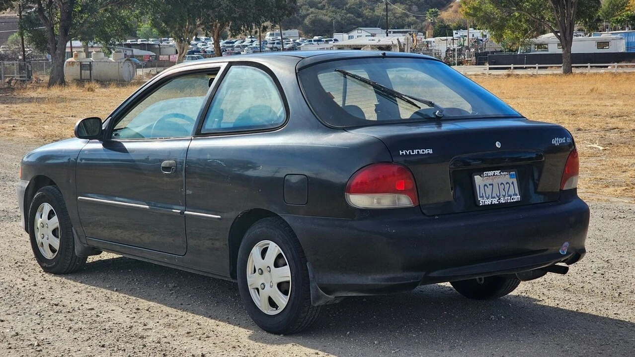 1998 Hyundai Accent - Image 10 of 21