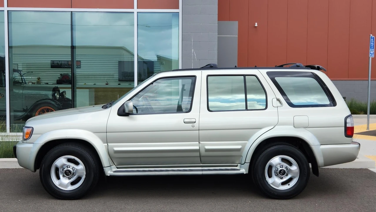 1998 Infiniti QX4 - Image 14 of 31
