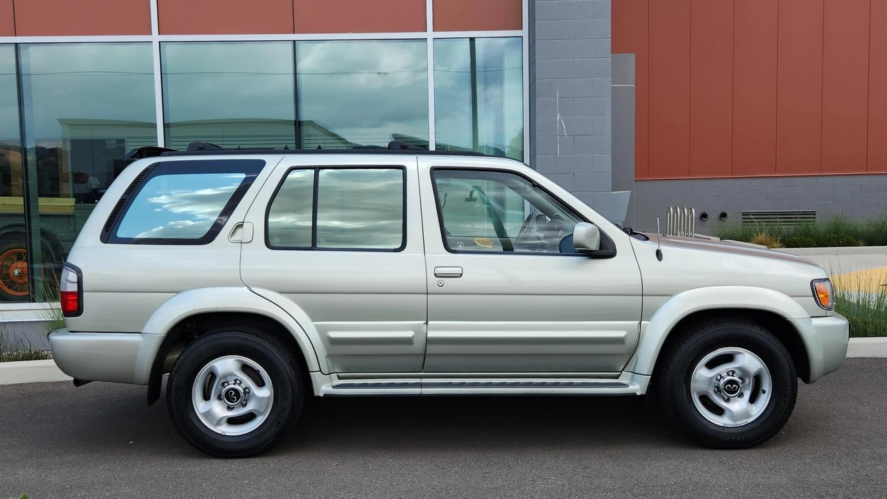 1998 Infiniti QX4 - Image 25 of 31