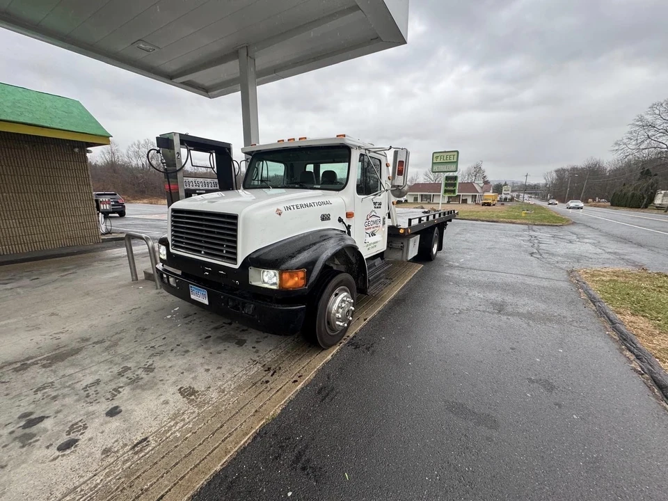1998 International Harvester Pickup - Image 2 of 19