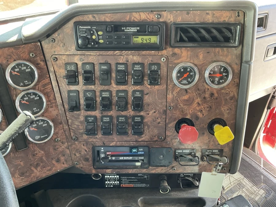 1998 International Harvester Pickup - Image 9 of 21