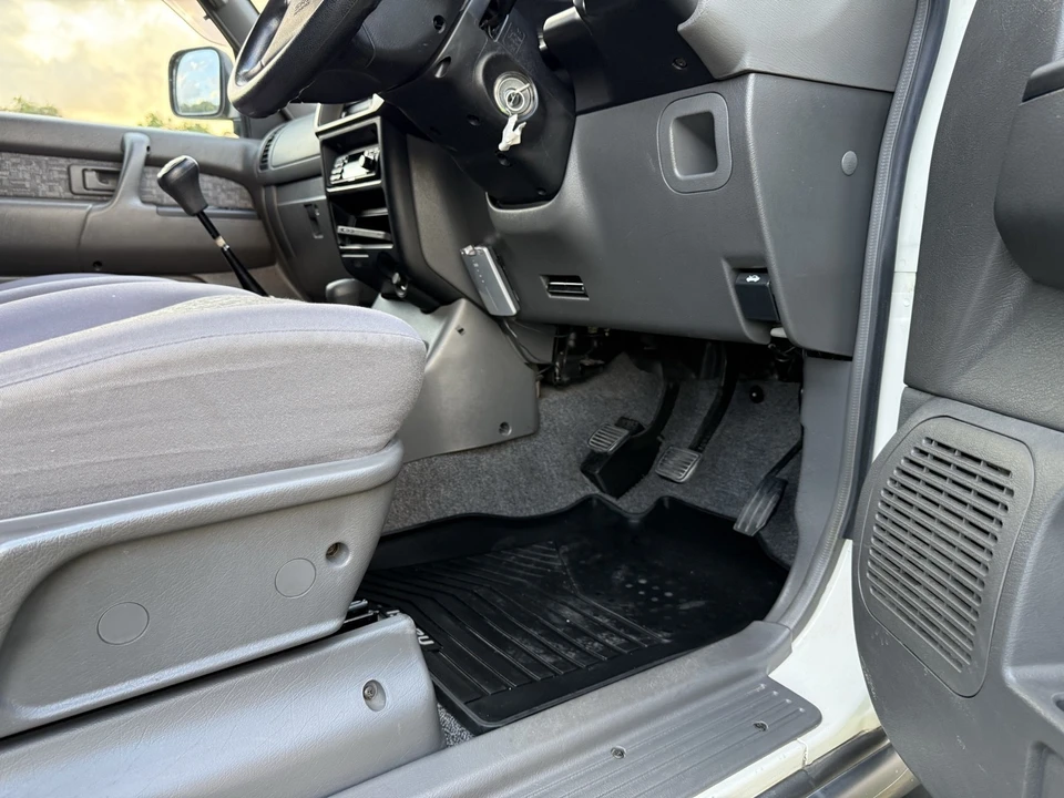 1998 Isuzu Trooper - Image 18 of 31