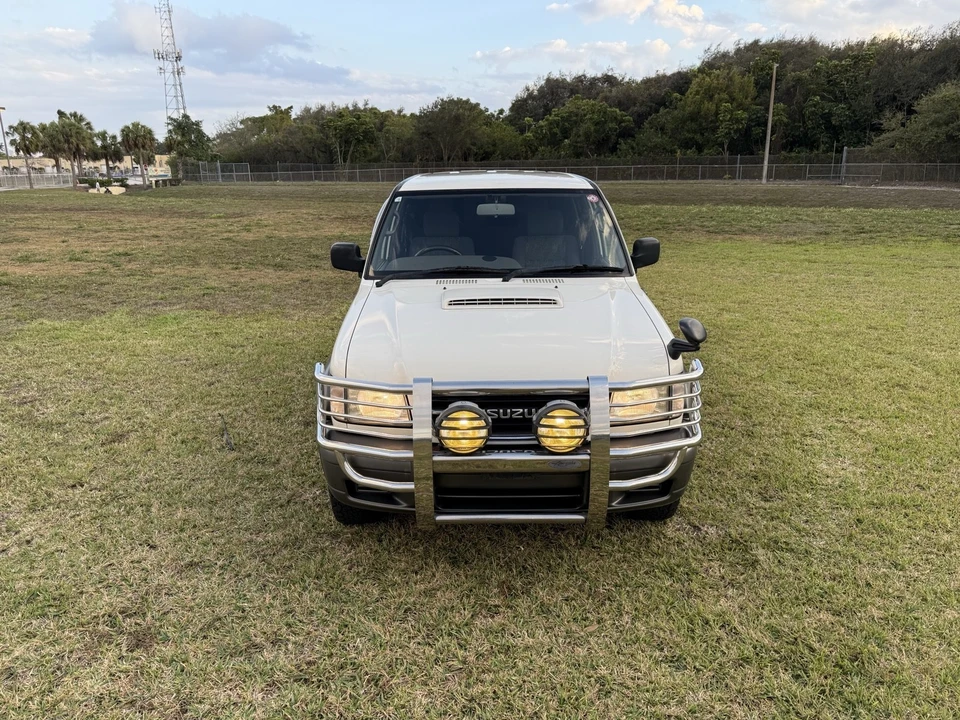 1998 Isuzu Trooper - Image 8 of 31