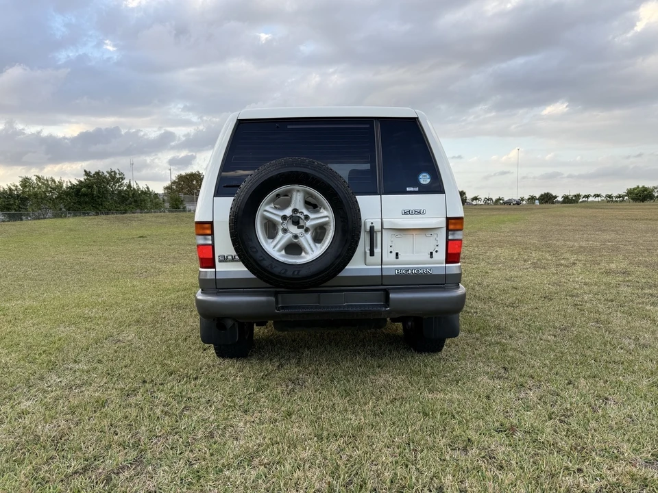 1998 Isuzu Trooper - Image 9 of 31