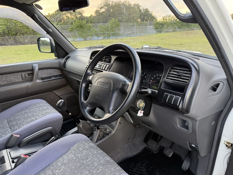 1998 Isuzu Trooper - Image 20 of 31