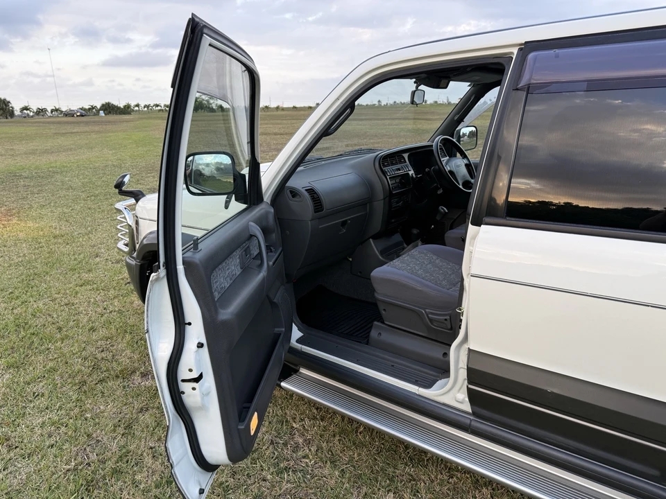 1998 Isuzu Trooper - Image 27 of 31