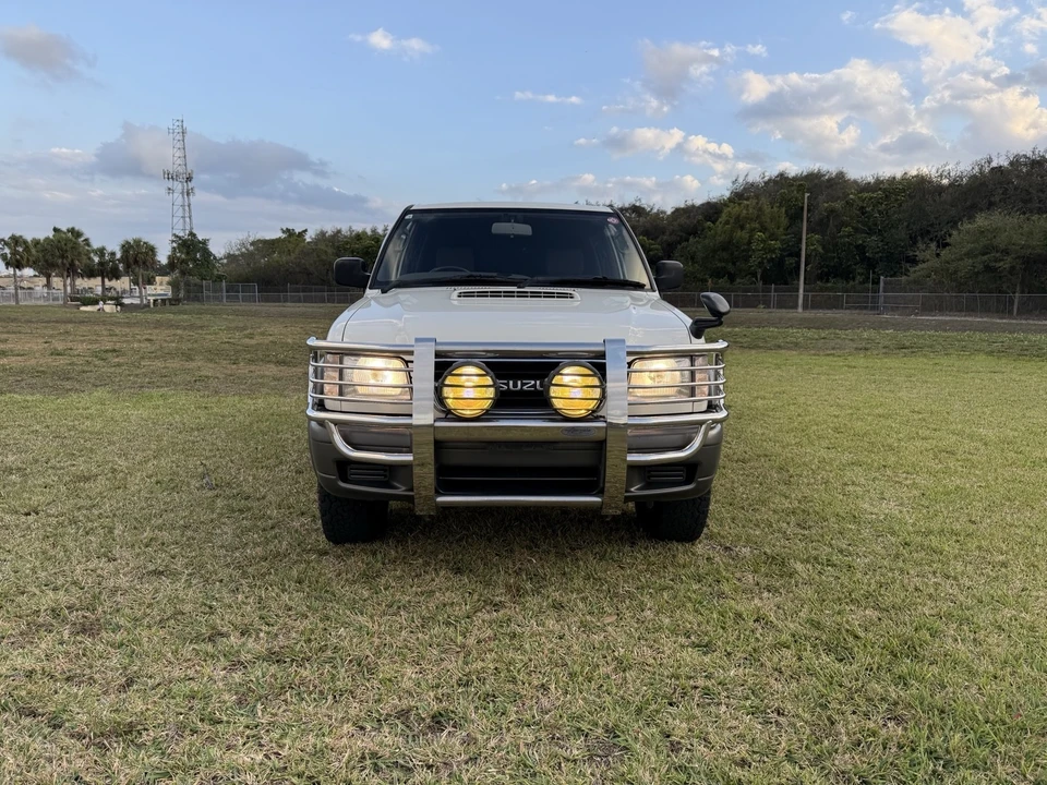 1998 Isuzu Trooper - Image 7 of 30