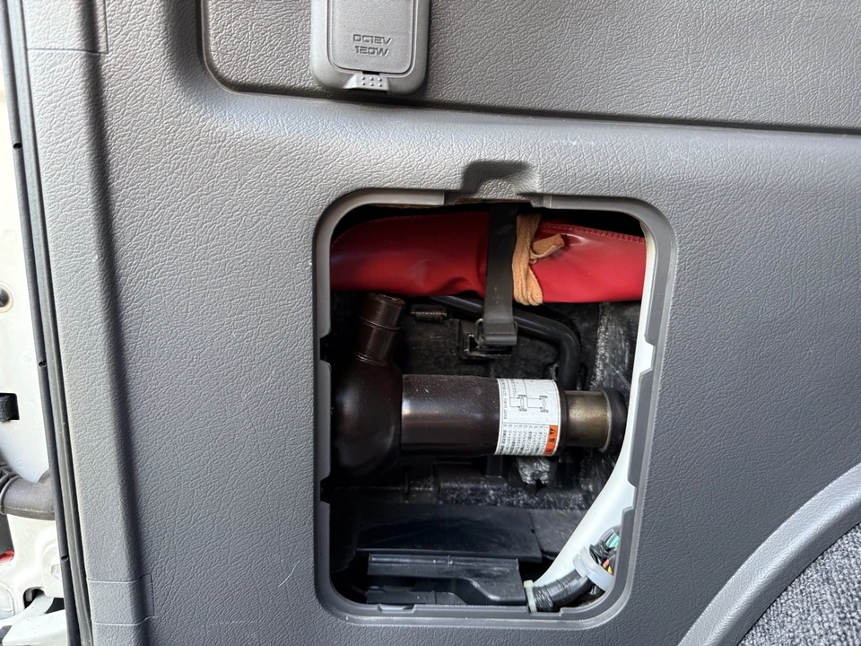 1998 Isuzu Trooper - Image 13 of 30