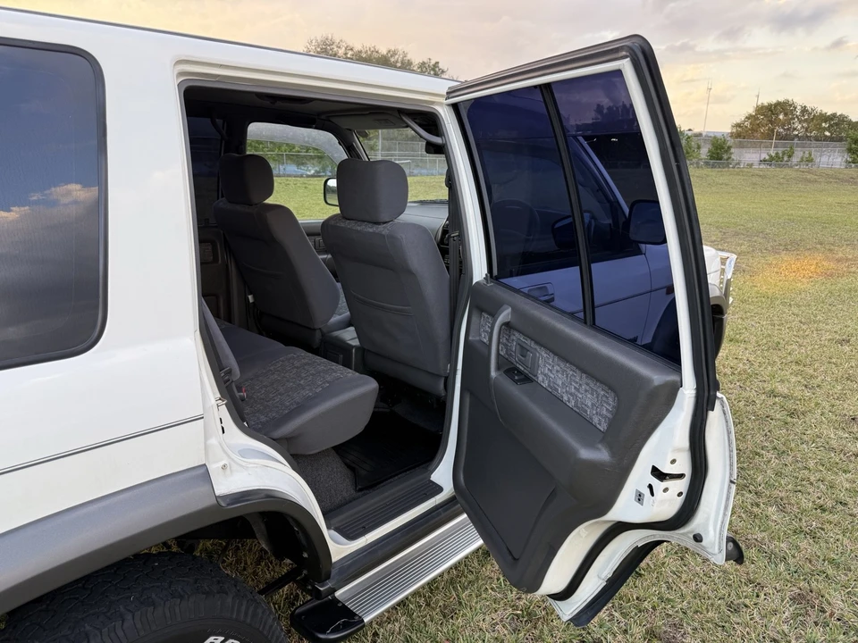 1998 Isuzu Trooper - Image 10 of 30