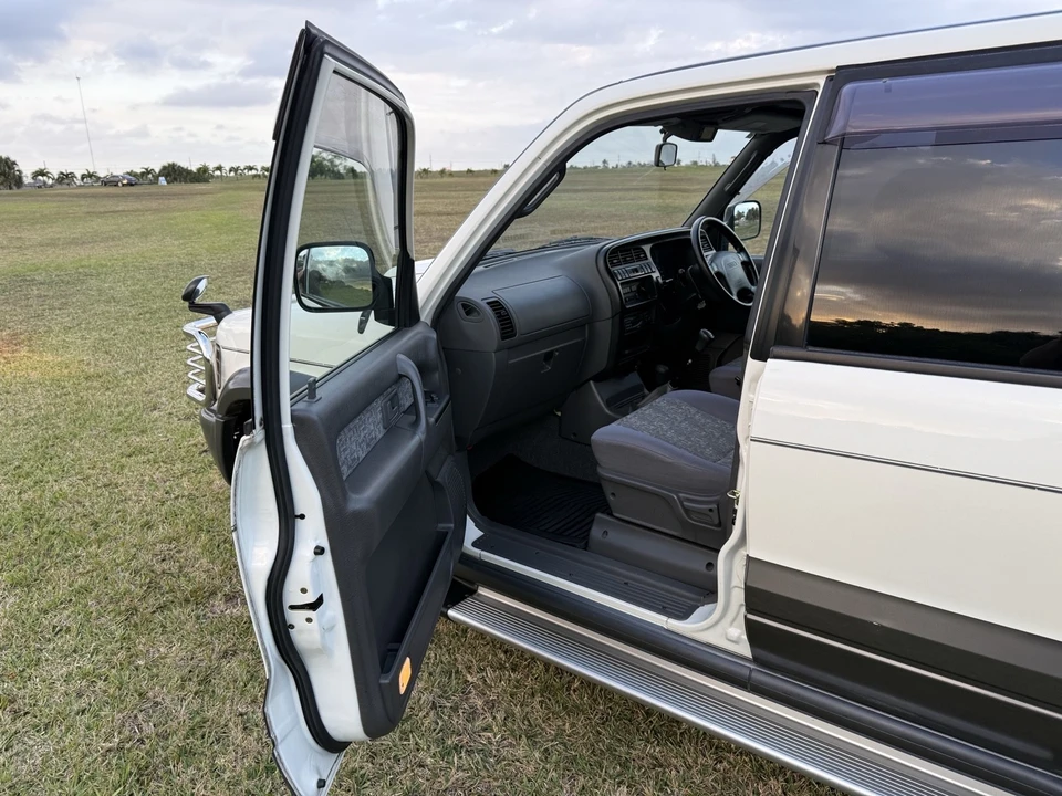 1998 Isuzu Trooper - Image 27 of 30