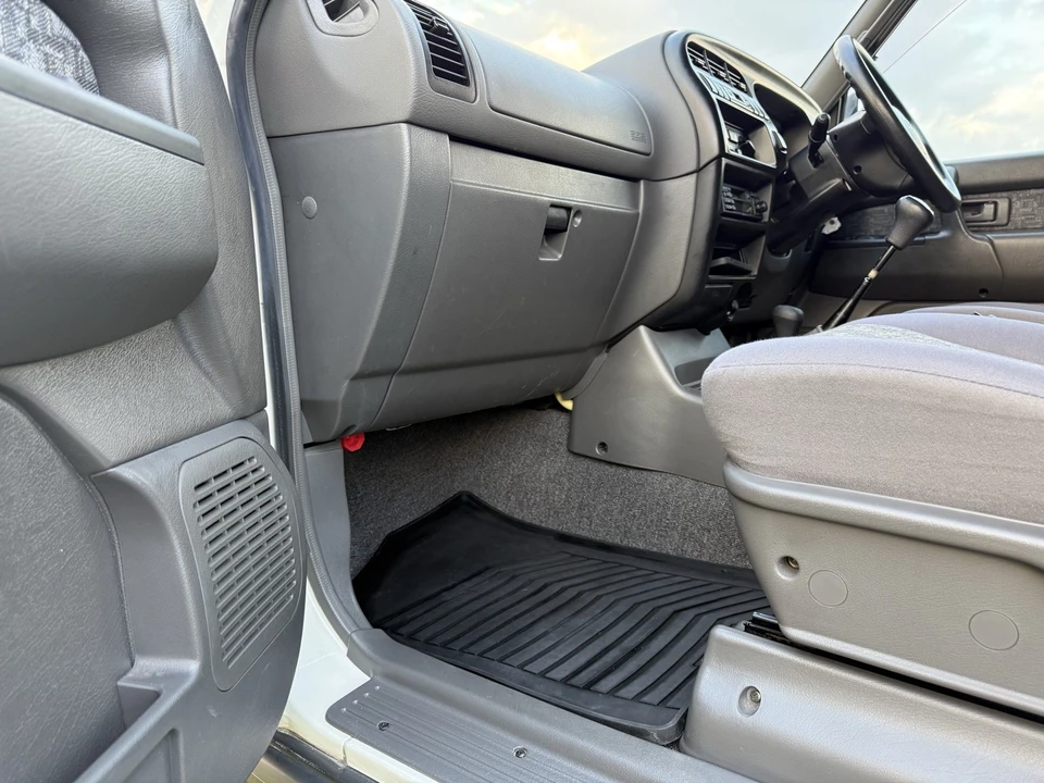 1998 Isuzu Trooper - Image 25 of 30