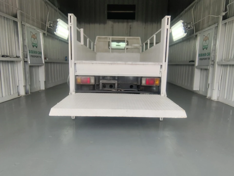 1998 Isuzu Elf - Image 25 of 31
