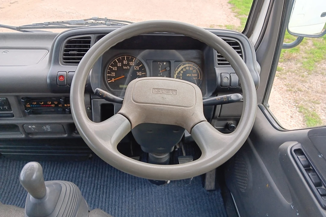 1998 Isuzu Elf - Image 23 of 31