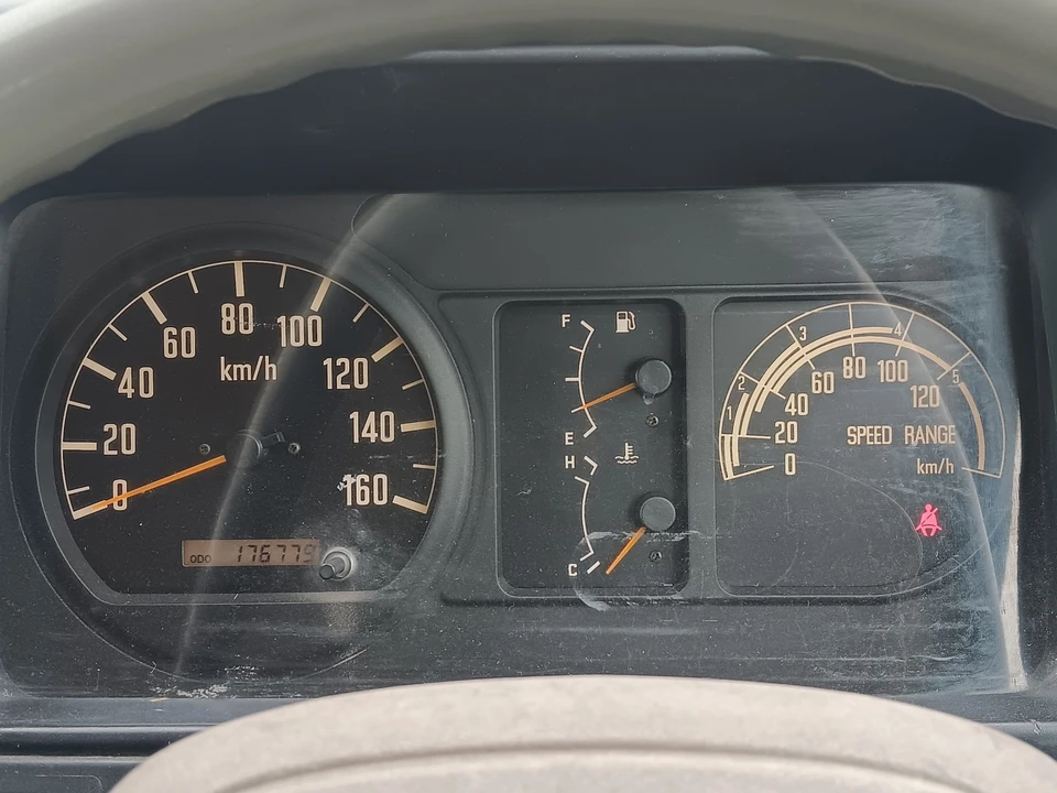 1998 Isuzu Elf - Image 25 of 31