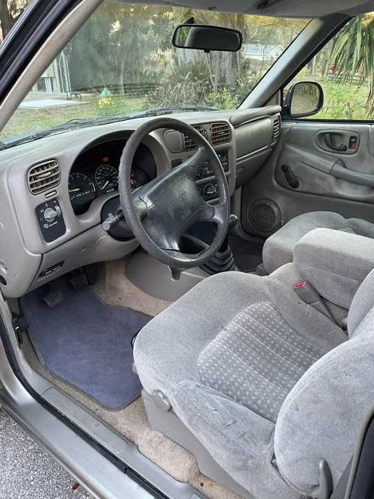 1998 Isuzu - Image 10 of 12