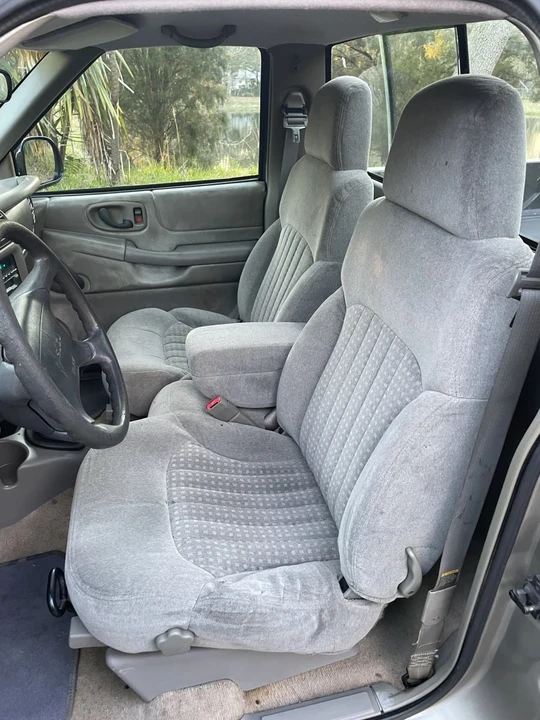 1998 Isuzu - Image 9 of 12