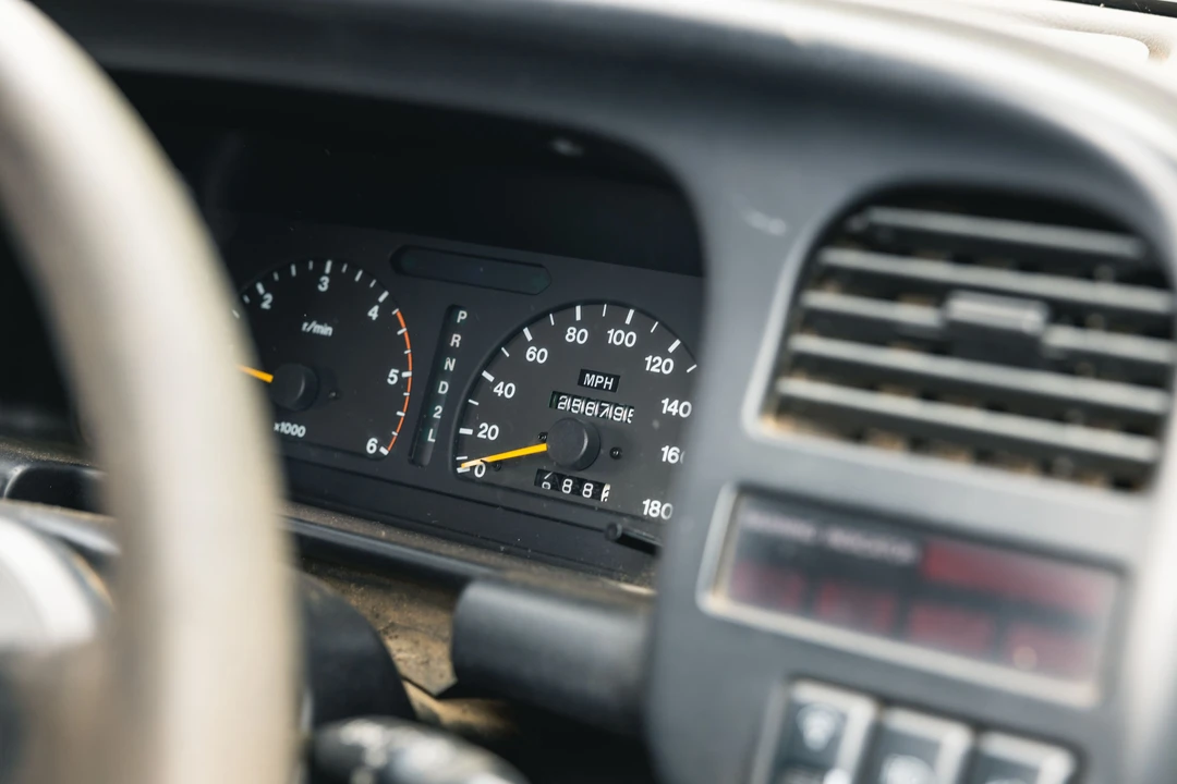 1998 Isuzu Trooper - Image 5 of 31