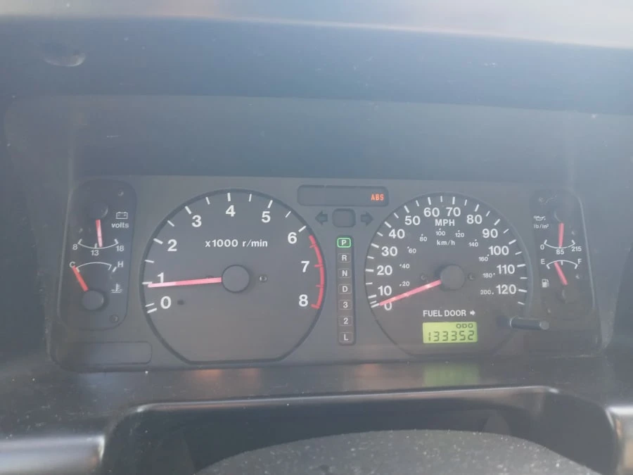 1998 Isuzu Trooper - Image 10 of 13