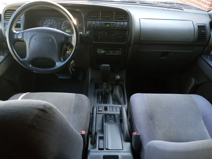 1998 Isuzu Trooper - Image 8 of 13