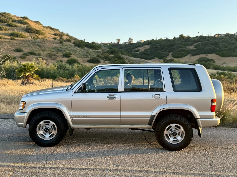 1998 Isuzu Trooper - Image 14 of 31
