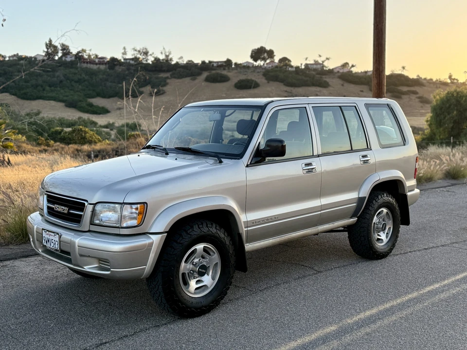 1998 Isuzu Trooper - Image 11 of 31