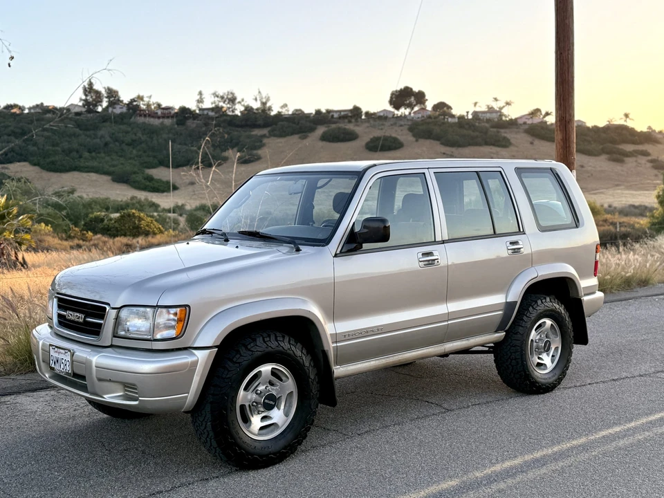 1998 Isuzu Trooper - Image 10 of 31