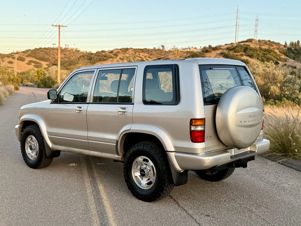 1998 Isuzu Trooper - Image 16 of 31