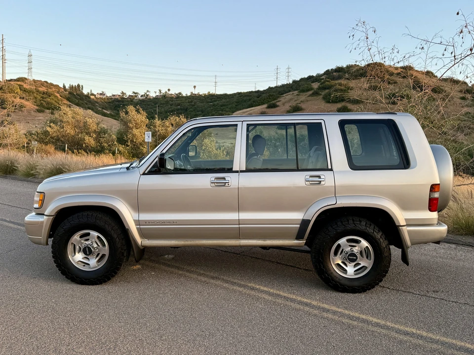 1998 Isuzu Trooper - Image 15 of 31