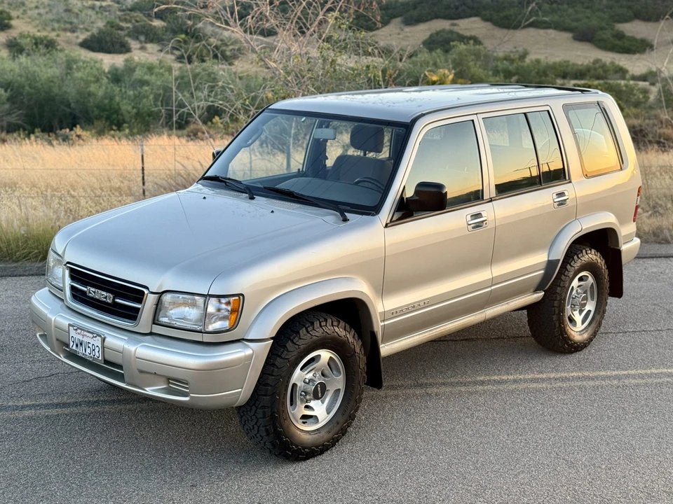 1998 Isuzu Trooper - Image 4 of 31