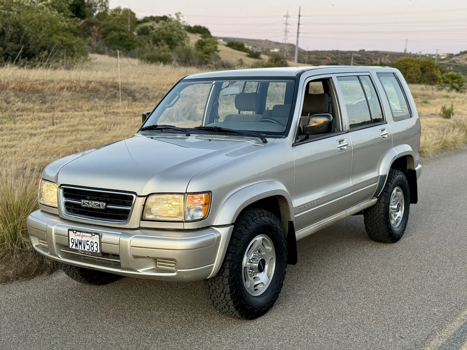 1998 Isuzu Trooper - Image 3 of 31