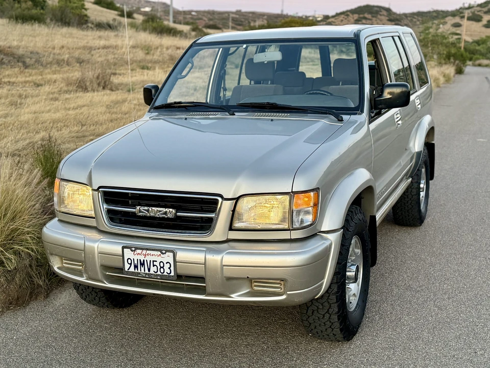 1998 Isuzu Trooper - Image 2 of 31
