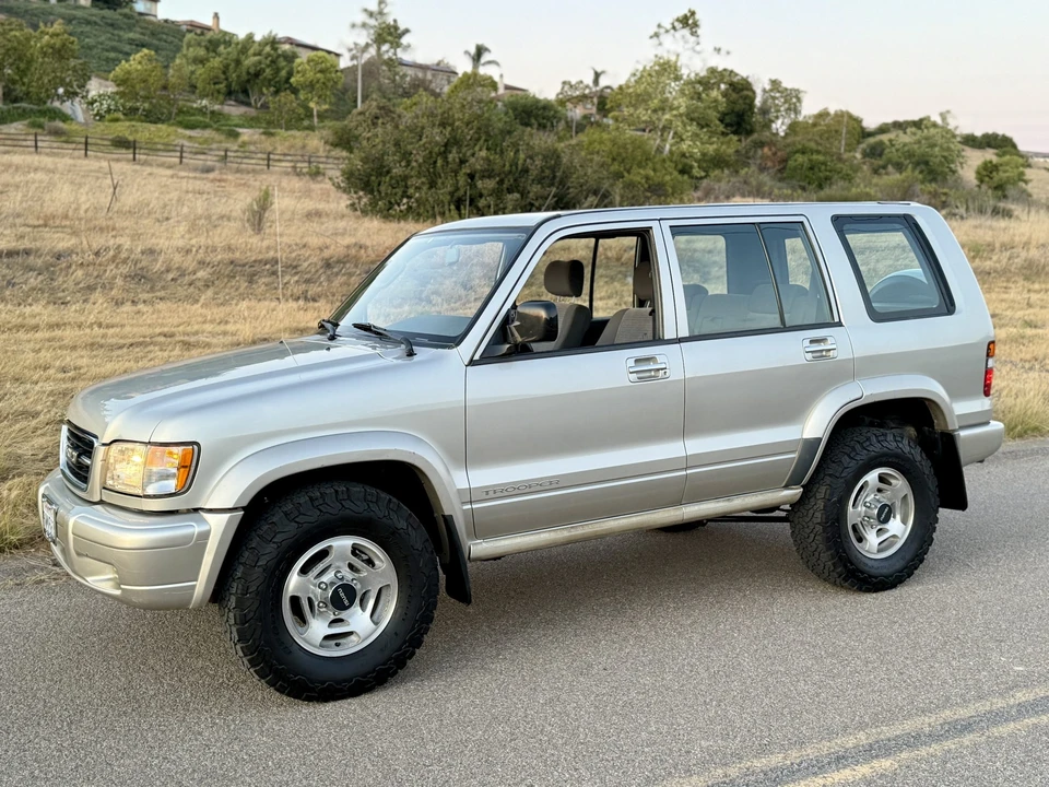 1998 Isuzu Trooper - Image 9 of 31