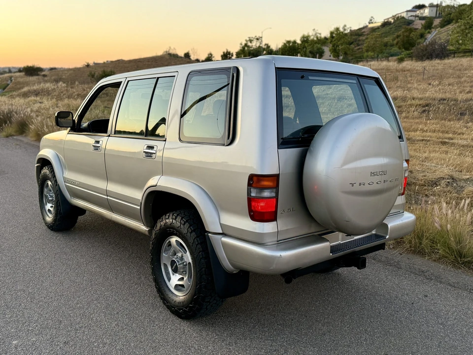1998 Isuzu Trooper - Image 22 of 31