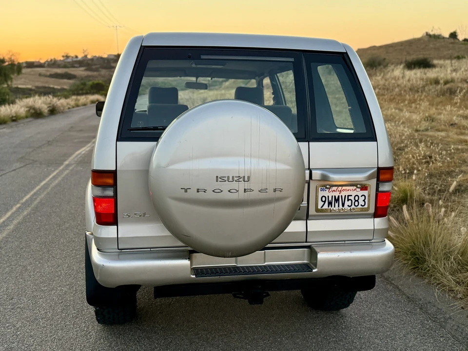 1998 Isuzu Trooper - Image 25 of 31