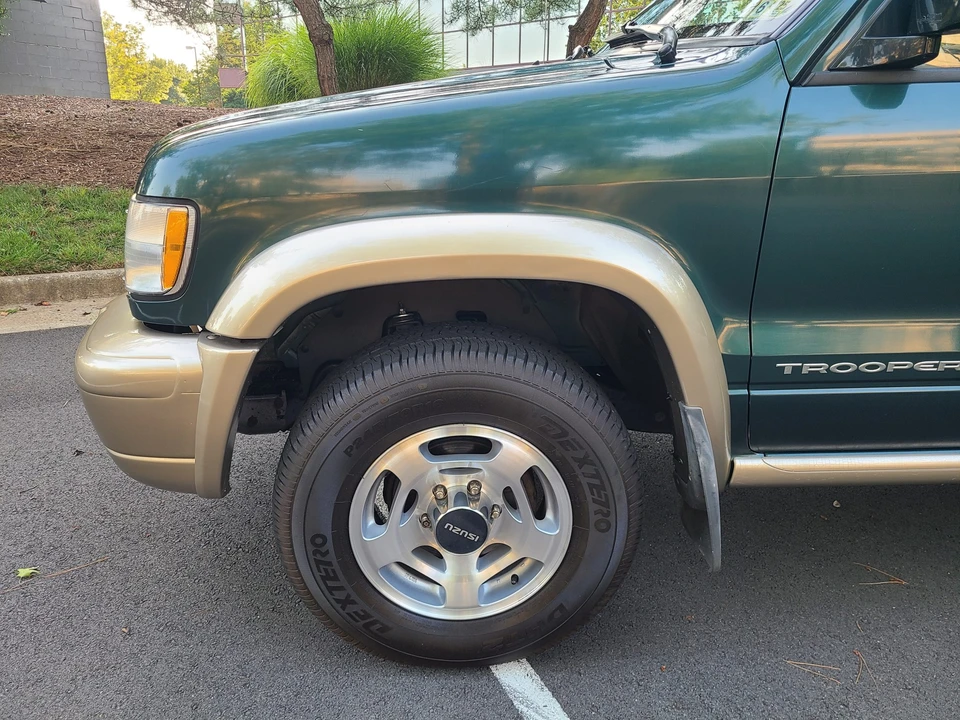 1998 Isuzu Trooper - Image 20 of 31