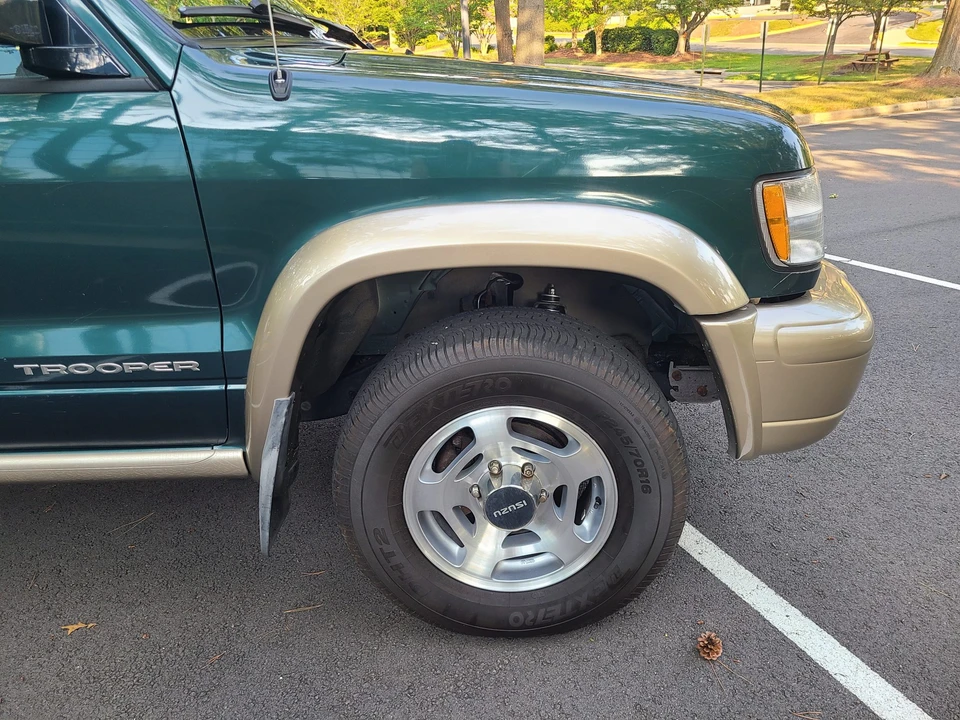 1998 Isuzu Trooper - Image 29 of 31