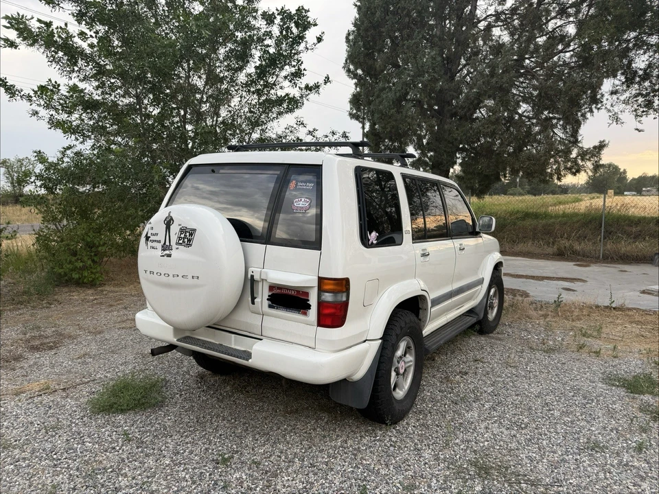 1998 Isuzu Trooper - Image 3 of 16