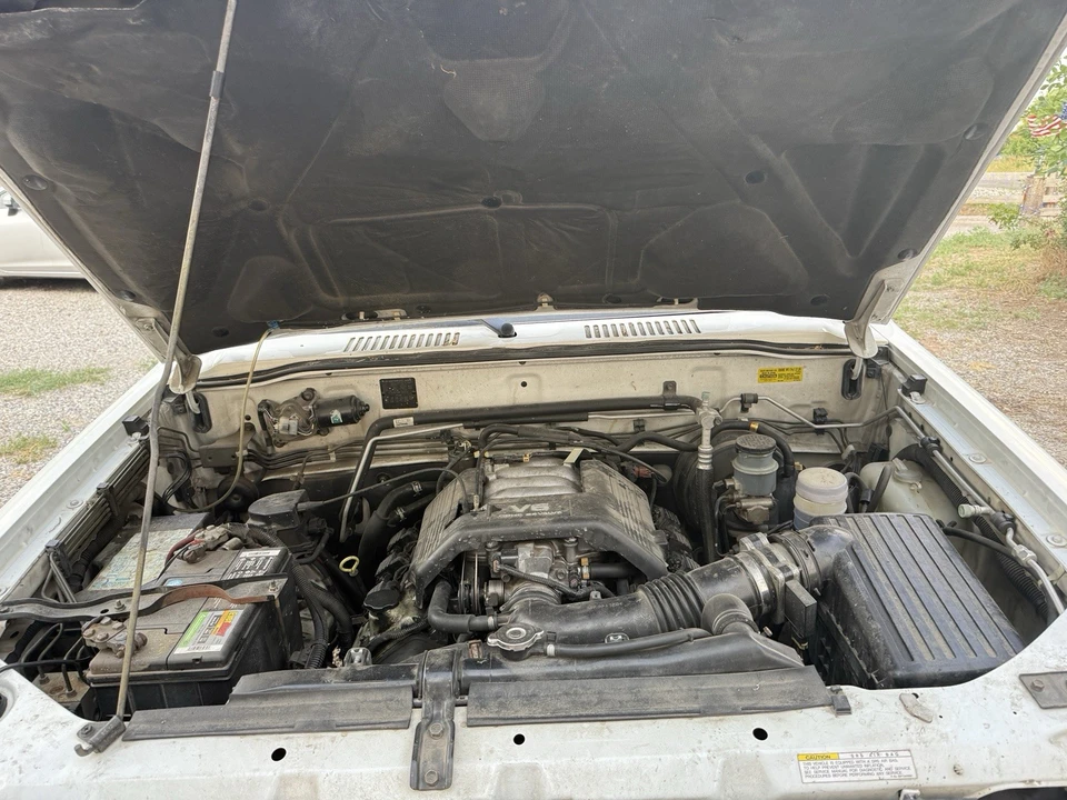 1998 Isuzu Trooper - Image 10 of 16