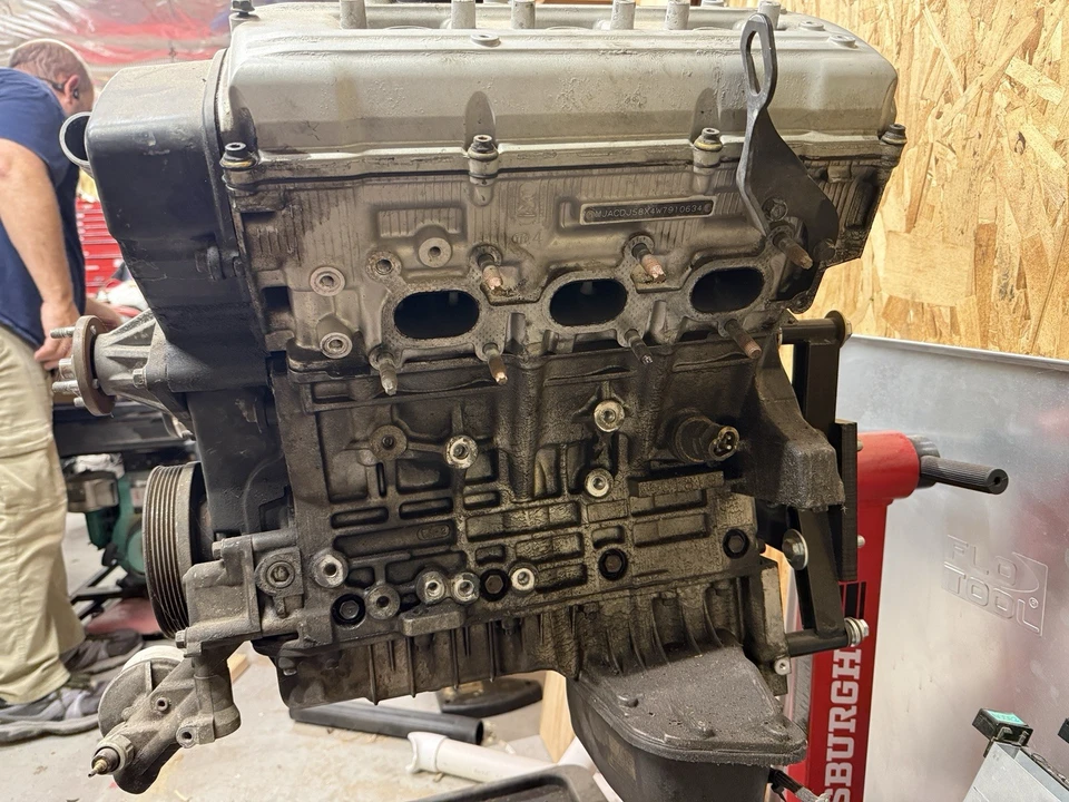 1998 Isuzu Trooper - Image 11 of 16