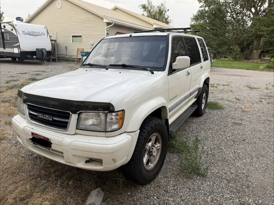 1998 Isuzu Trooper - Image 2 of 16