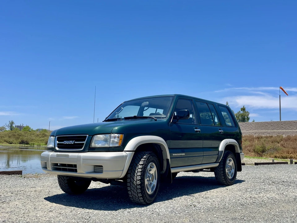 1998 Isuzu Trooper - Image 4 of 31