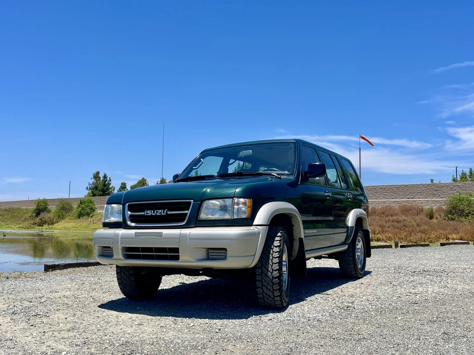 1998 Isuzu Trooper - Image 3 of 31