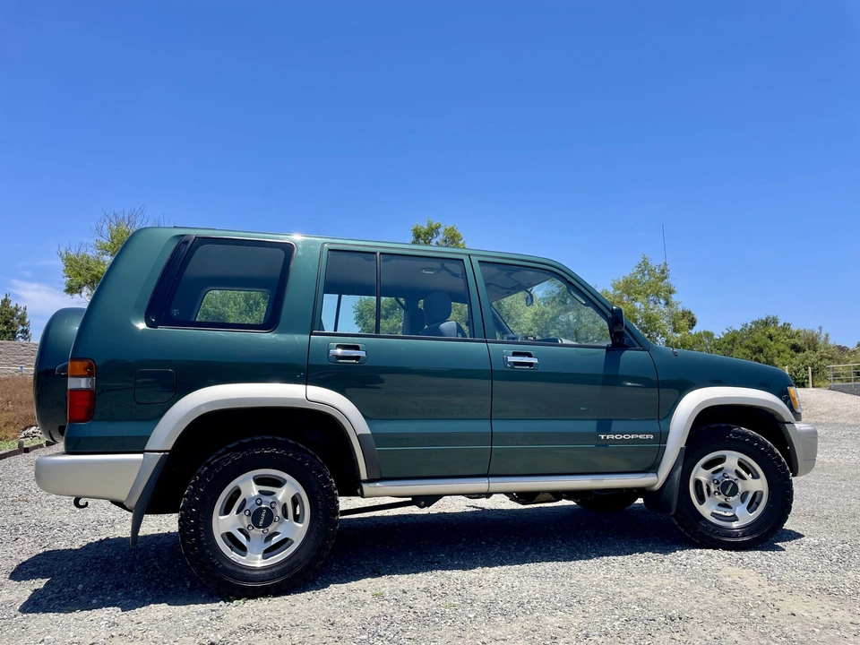 1998 Isuzu Trooper - Image 17 of 31