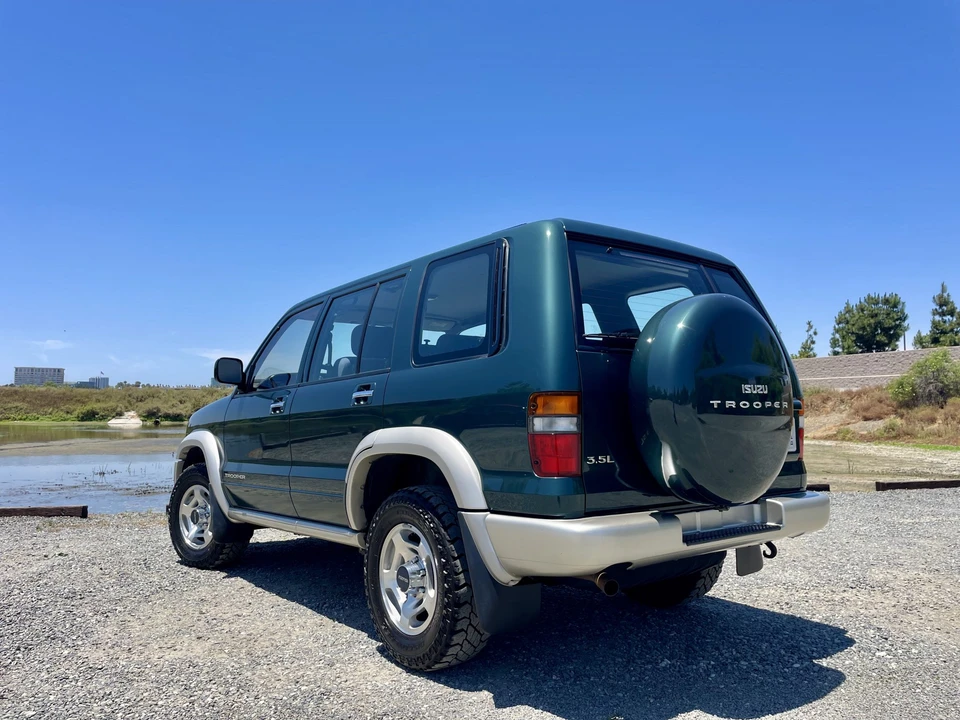 1998 Isuzu Trooper - Image 10 of 31