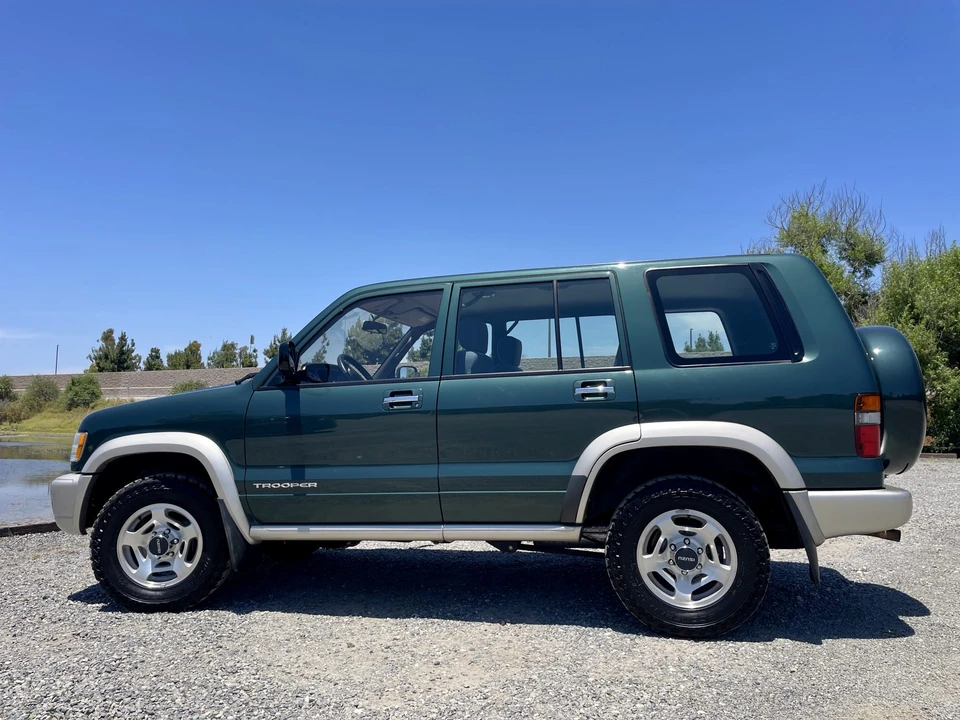 1998 Isuzu Trooper - Image 8 of 31