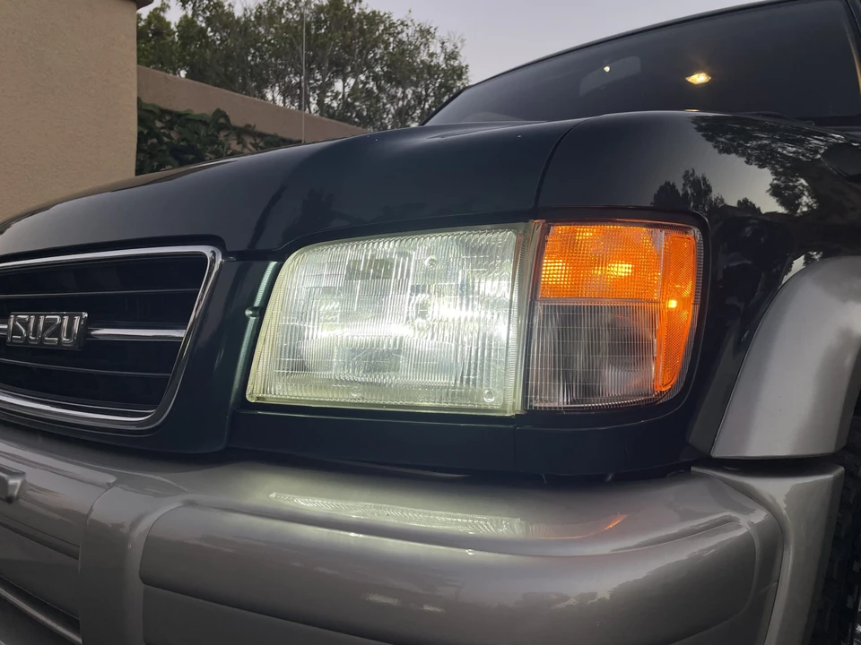 1998 Isuzu Trooper - Image 28 of 31