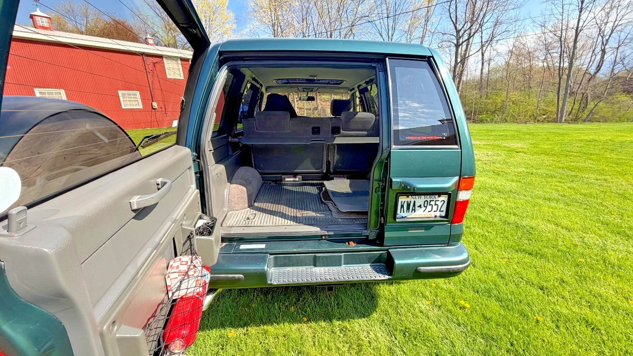 1998 Isuzu Trooper - Image 13 of 31